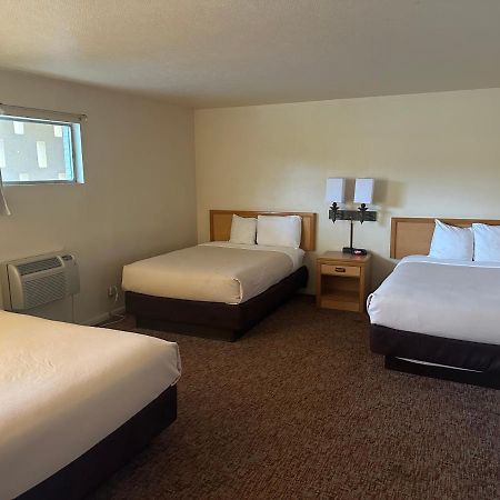 Big Bend Traveler'S Inn Great Bend Esterno foto