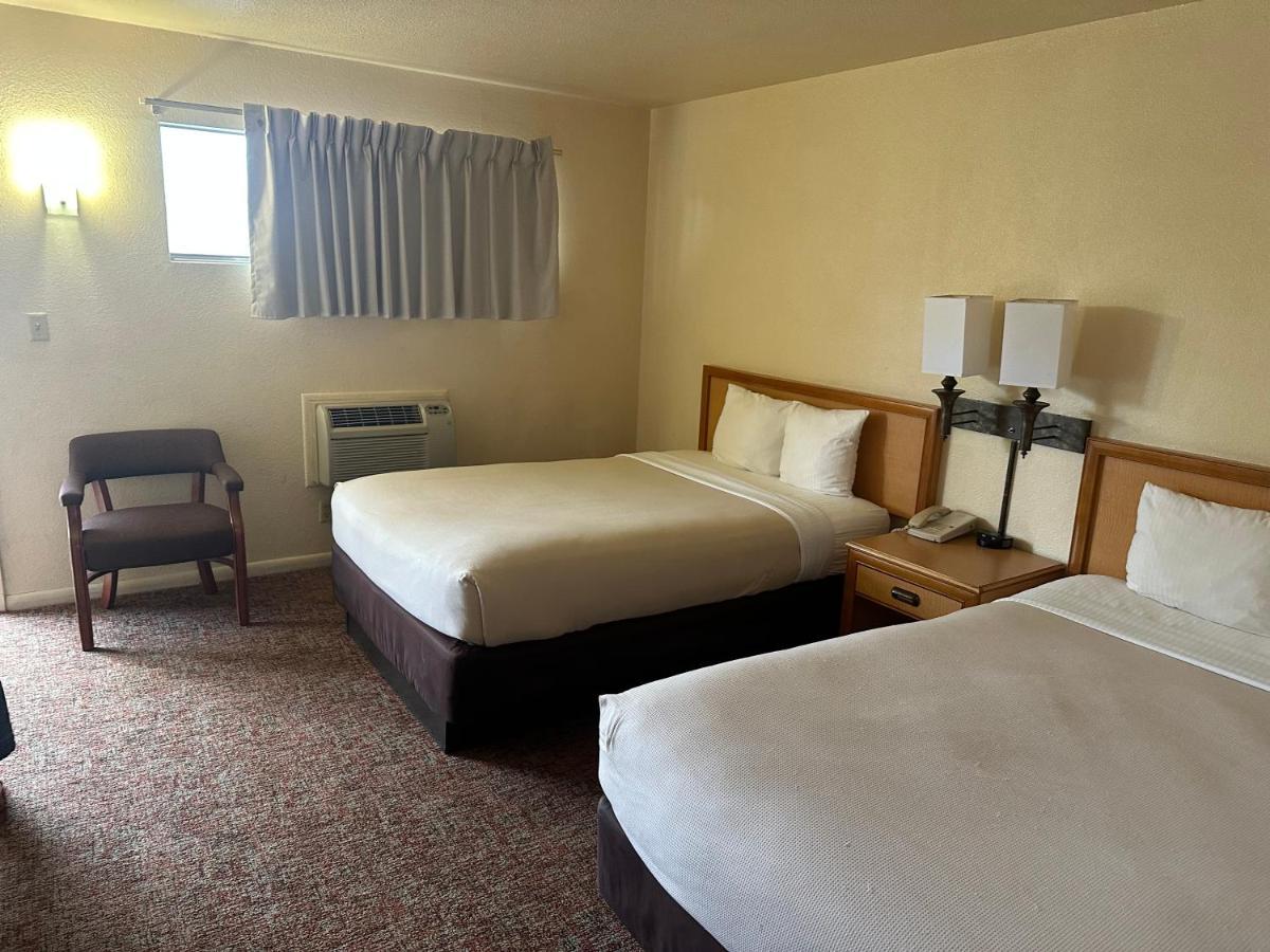 Big Bend Traveler'S Inn Great Bend Esterno foto