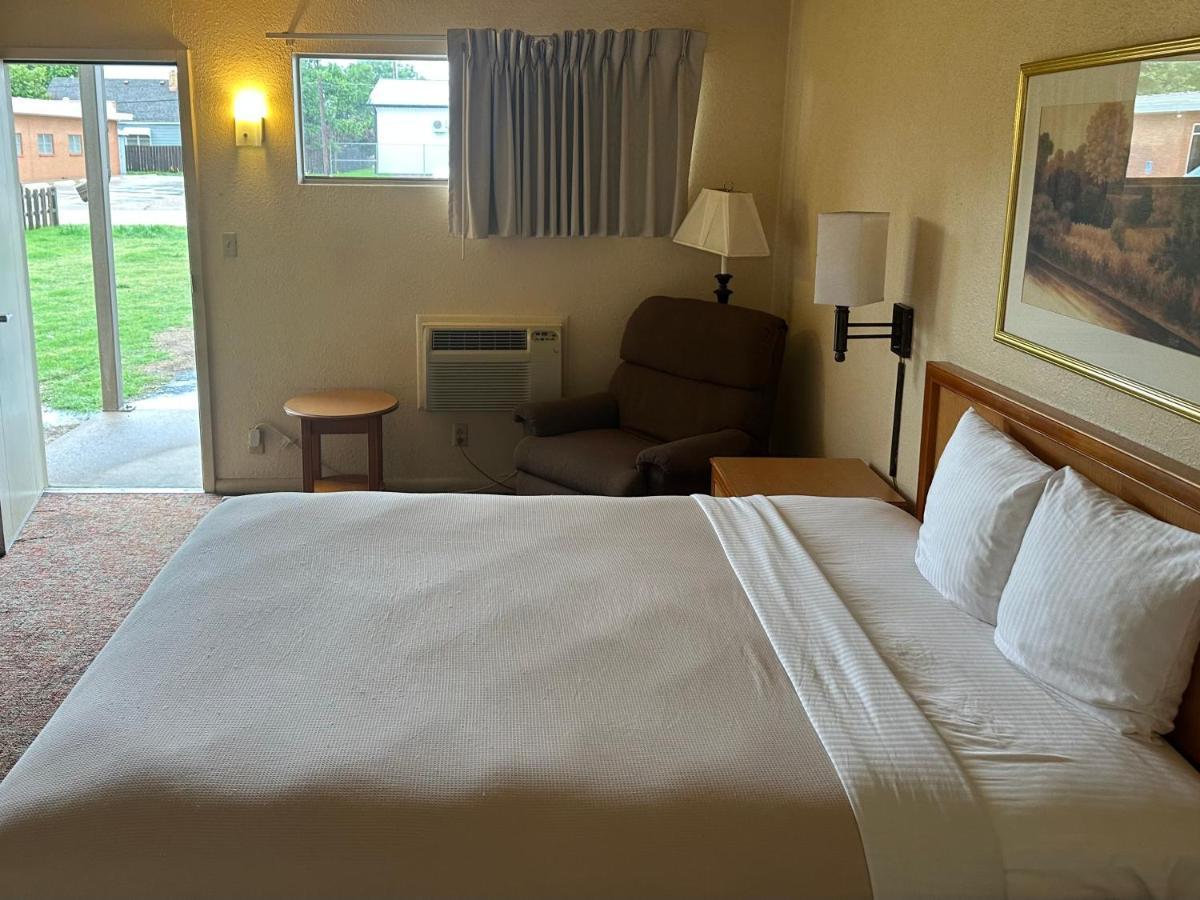 Big Bend Traveler'S Inn Great Bend Esterno foto